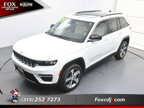 Used 2025 Jeep Grand Cherokee Limited AWD/4WD image 29