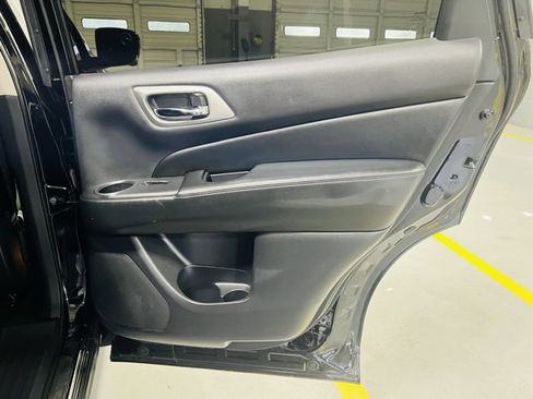 Used 2018 Nissan Pathfinder SL w/ Midnight Edition Package image 32