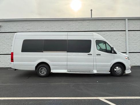 Used 2019 Mercedes-Benz Sprinter 170 w/ Driver Convenience Package image 7