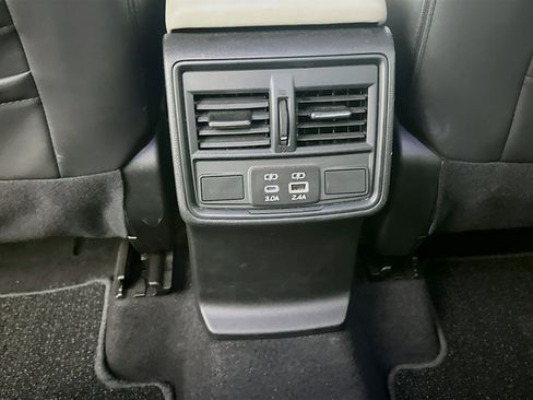 Used 2025 Subaru Forester Premium AWD/4WD image 28