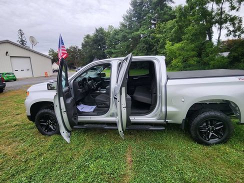Used 2022 Chevrolet Silverado 1500 LT Trail Boss w/ LPO, Dark Essentials Package AWD/4WD image 9