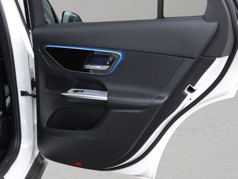 Used 2025 Mercedes-Benz GLC 300 image 29