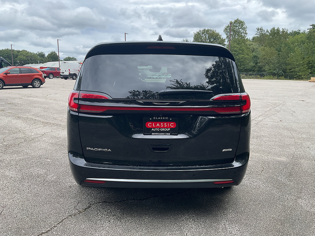 New 2027 Chrysler Pacifica Select AWD/4WD image 6