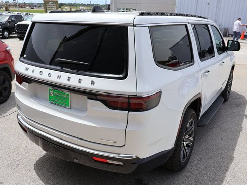 Used 2024 Jeep Wagoneer Series II w/ Flexible Seating Group AWD/4WD image 5