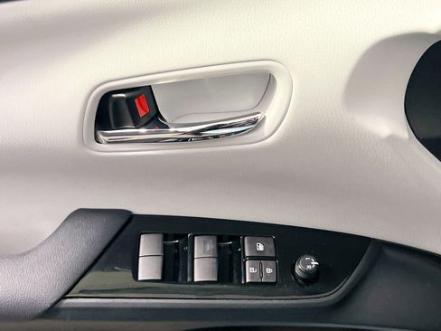 Used 2022 Toyota Prius LE FWD image 16