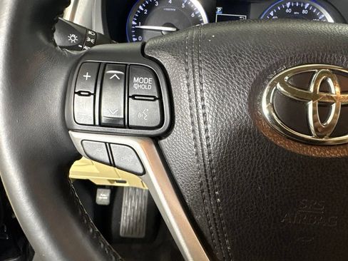 Used 2017 Toyota Highlander Limited FWD image 17