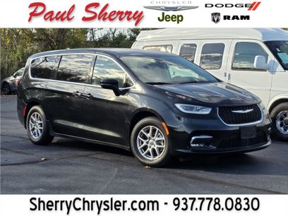Used 2023 Chrysler Pacifica Touring-L