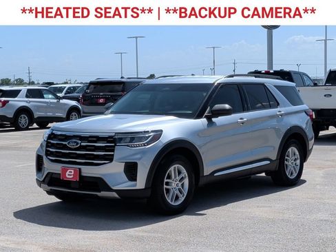 Used 2025 Ford Explorer Active RWD image 3
