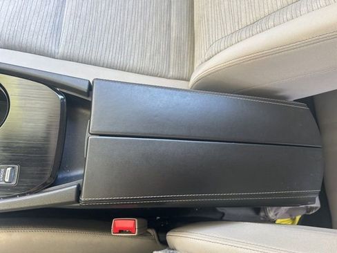 Used 2021 Nissan Rogue SV image 4