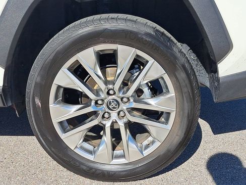 Certified 2019 Toyota RAV4 Limited image 5