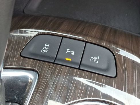 Certified 2018 Chevrolet Malibu Premier w/ Premier Sun and Wheel Package FWD image 25