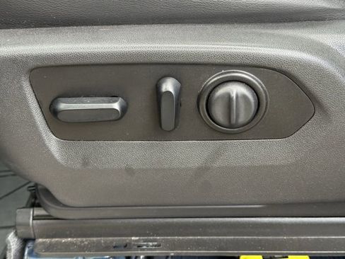 Used 2020 Chevrolet Silverado 1500 High Country w/ Technology Package AWD/4WD image 23