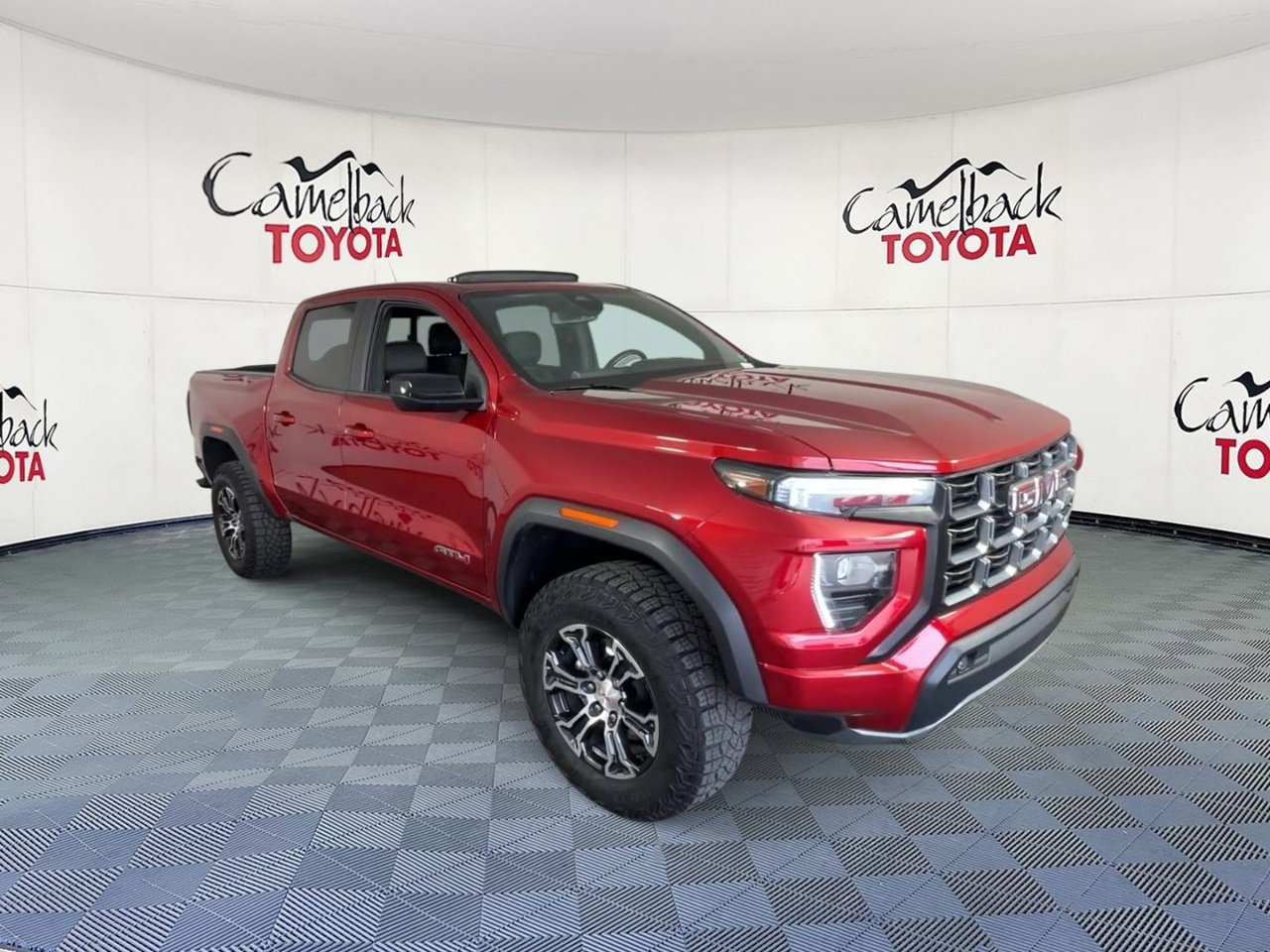 Used 2024 GMC Canyon AT4 w/ AT4 Premium Package AWD/4WD image 5