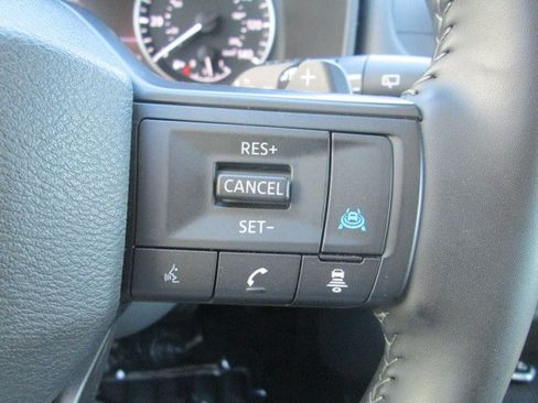 Used 2025 Nissan Rogue SV AWD/4WD image 20