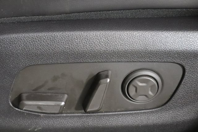 Certified 2025 Kia Carnival FWD image 24