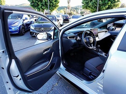 Used 2025 Toyota Corolla SE image 37