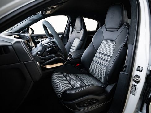 New 2026 Porsche Cayenne Turbo AWD/4WD image 5