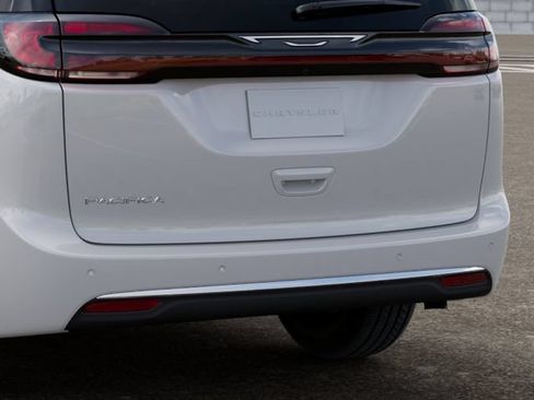 New 2027 Chrysler Pacifica Select FWD image 14