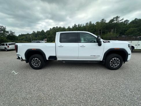 Used 2024 GMC Sierra 2500 AT4 w/ AT4 Preferred Package AWD/4WD image 6