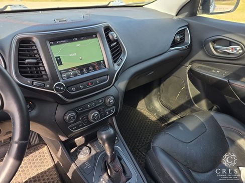 Used 2019 Jeep Cherokee Trailhawk image 18