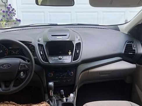 Used 2017 Ford Escape SE w/ Equipment Group 201A FWD image 15