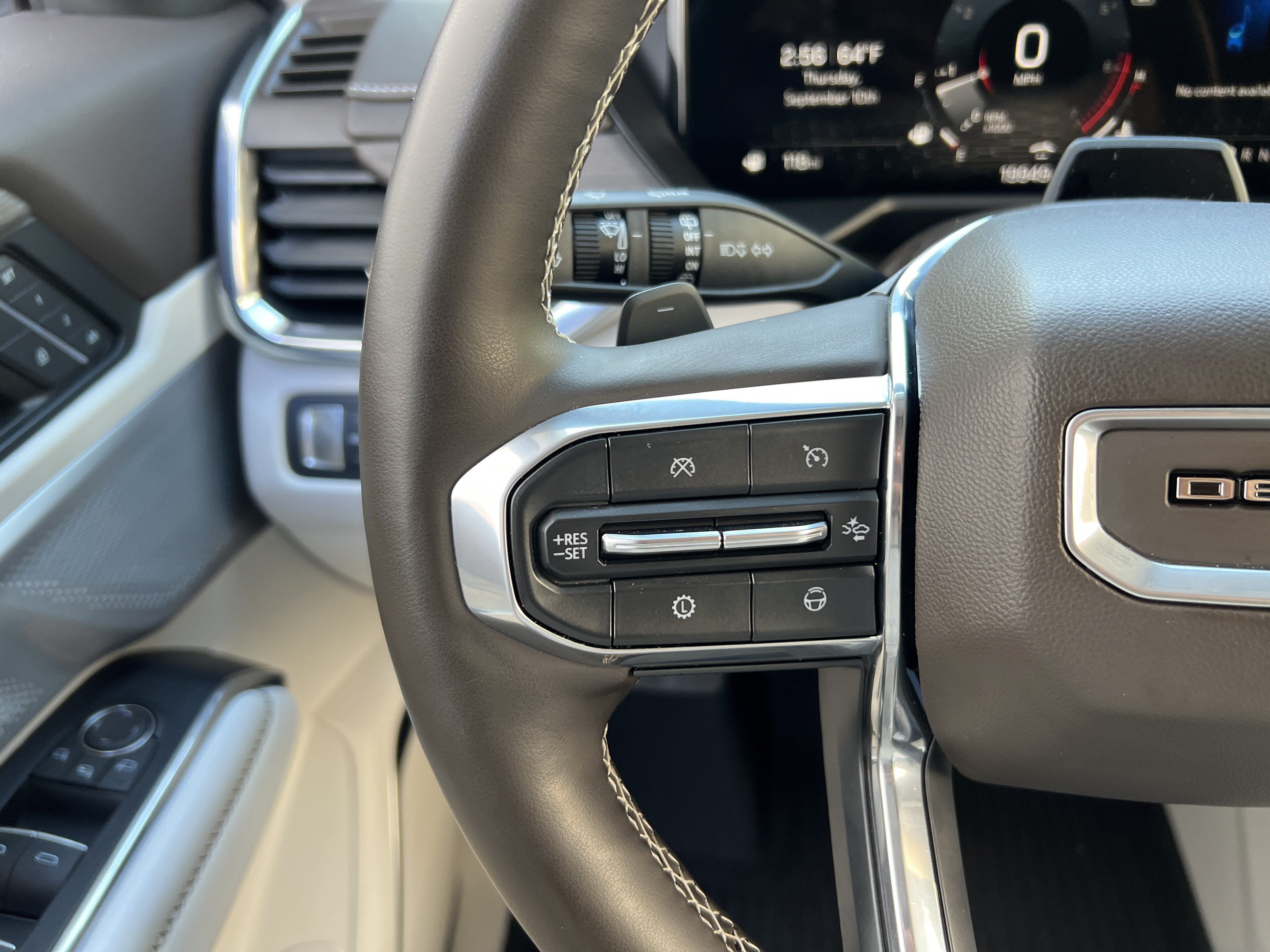 Used 2024 GMC Acadia Denali w/ Super Cruise Package FWD image 30