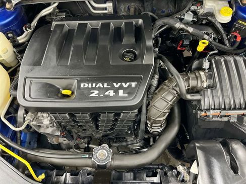 Used 2013 Dodge Avenger SE image 23