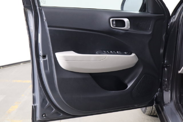 Used 2024 Hyundai Venue SEL FWD image 20