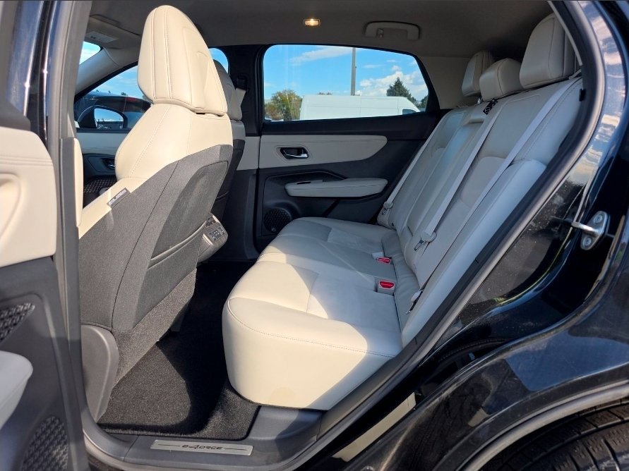 Used 2024 Nissan Ariya AWD image 8