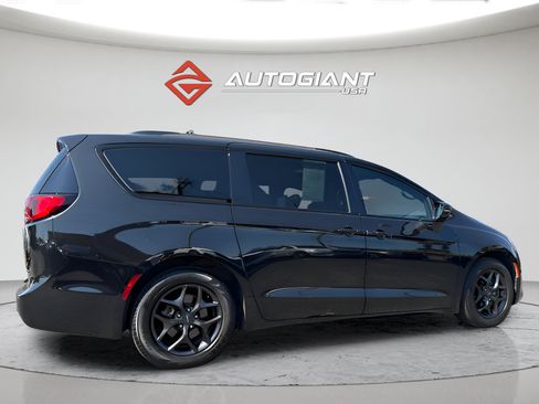Used 2020 Chrysler Pacifica Limited FWD image 13