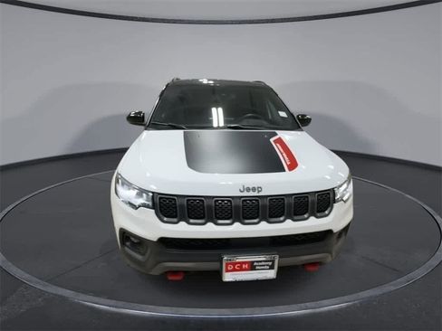 Used 2024 Jeep Compass Trailhawk image 3