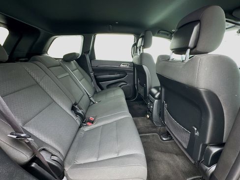 Used 2019 Jeep Grand Cherokee Laredo w/ Security & Convenience Group image 18