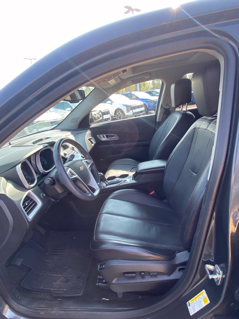 Used 2017 Chevrolet Equinox Premier w/ Enhanced Convenience Package AWD/4WD image 9