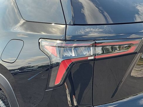 Used 2025 Chevrolet Equinox LT FWD image 33
