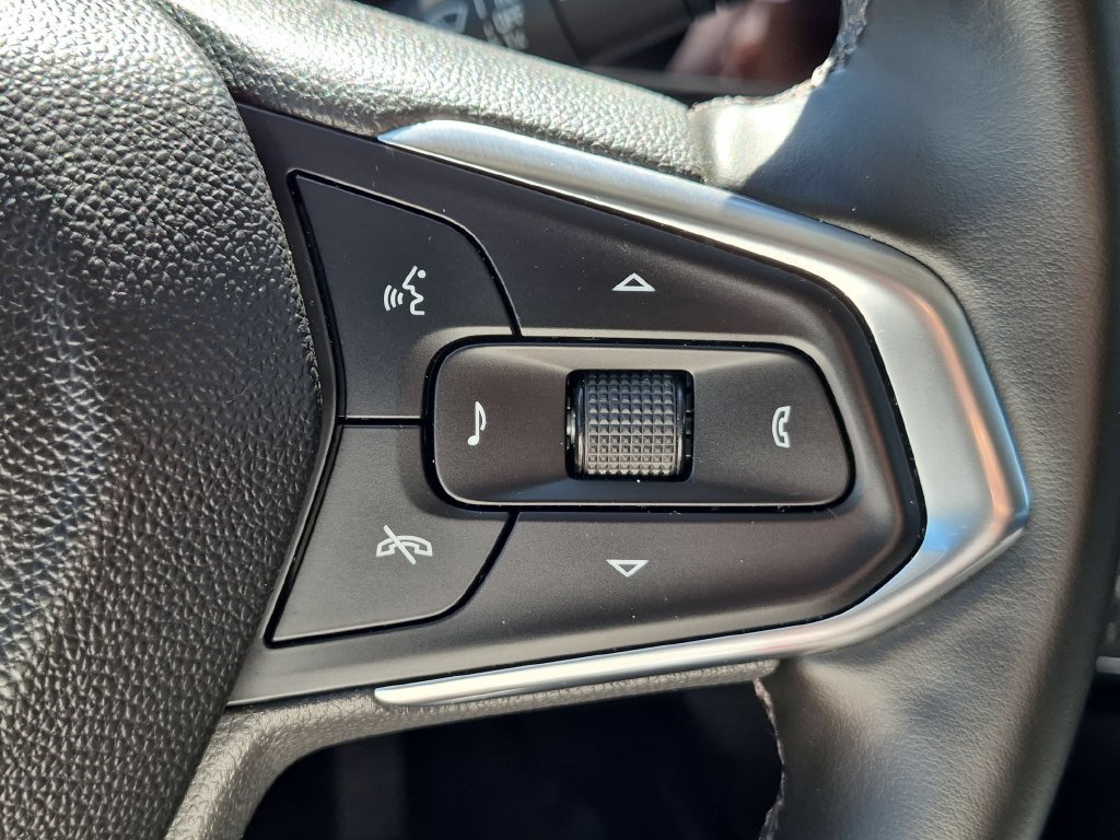 Used 2025 Chevrolet Trax LT w/ LT Convenience Package FWD image 14