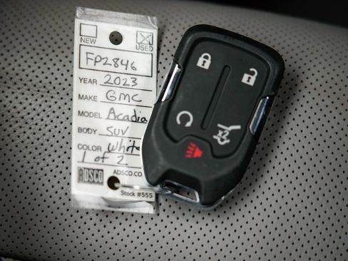 Used 2023 GMC Acadia SLT w/ Preferred Package image 36