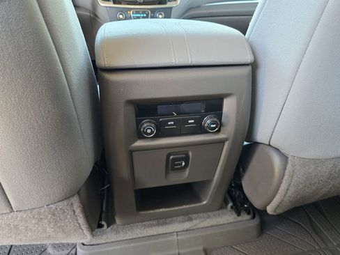 Used 2020 Chevrolet Traverse LT AWD/4WD image 24