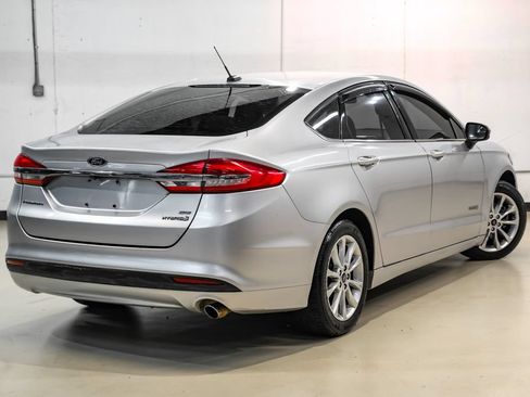 Used 2017 Ford Fusion SE FWD image 7