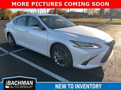 Used 2024 Lexus ES 300h w/ Luxury Package
