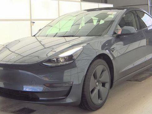Used 2023 Tesla Model 3 Standard Range image 1
