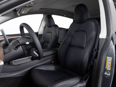 Used 2025 Tesla Model Y Long Range image 16