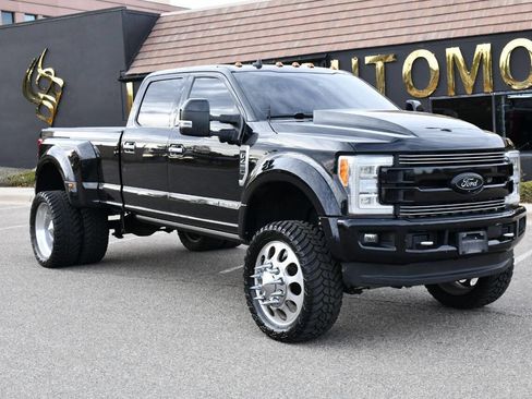 Used 2019 Ford F450 Limited image 1