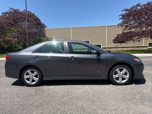Used 2013 Toyota Camry SE image 3