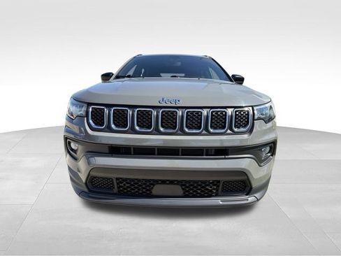 Used 2024 Jeep Compass Latitude AWD/4WD image 8