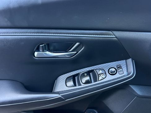 Used 2023 Nissan Sentra SV FWD image 13