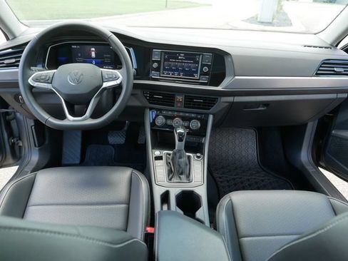 Certified 2022 Volkswagen Jetta SE FWD image 22