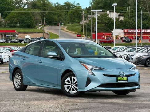 Used 2018 Toyota Prius Two w/ Prius Two Safety Plus Package FWD image 1