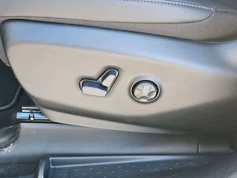 New 2026 Chrysler Pacifica Select FWD image 17