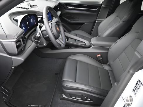 New 2026 Porsche Macan Electric RWD image 6