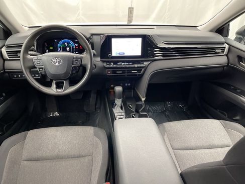 Used 2025 Toyota Camry LE image 9